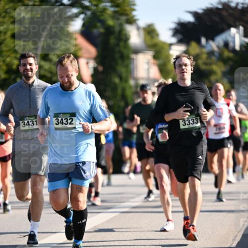 01.09.2024 - BARMER Alsterlauf Dr. Thomas Lammeyer http://msf.ph/oto/6894903 01.09.2024 09:31:40 Laufen 3431, 3432, 3333 meine-sportfotos.de