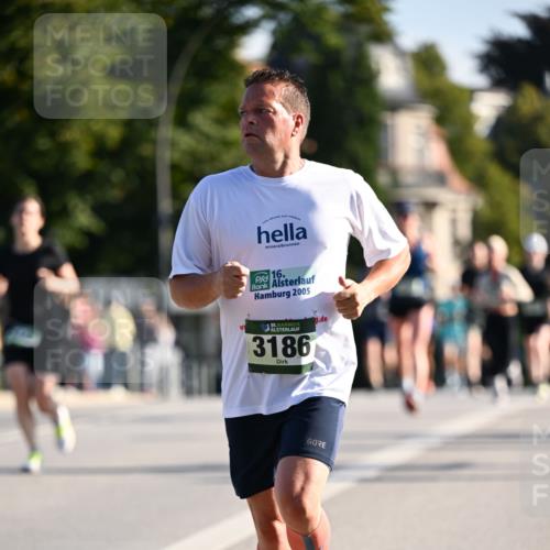 01.09.2024 - BARMER Alsterlauf Dr. Thomas Lammeyer http://msf.ph/oto/6895013 01.09.2024 09:31:57 Laufen 16, 2005, 135, 3186 meine-sportfotos.de