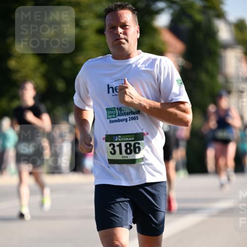 01.09.2024 - BARMER Alsterlauf Dr. Thomas Lammeyer http://msf.ph/oto/6895017 01.09.2024 09:31:57 Laufen 16, 2005, 35, 3186 meine-sportfotos.de