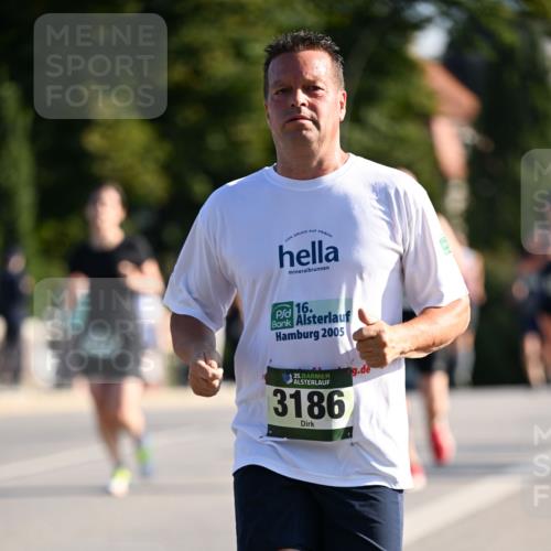01.09.2024 - BARMER Alsterlauf Dr. Thomas Lammeyer http://msf.ph/oto/6895018 01.09.2024 09:31:57 Laufen 16, 2005, 135, 3186 meine-sportfotos.de