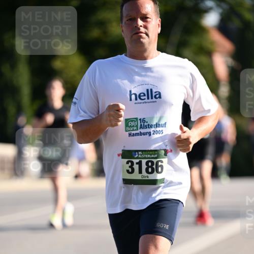 01.09.2024 - BARMER Alsterlauf Dr. Thomas Lammeyer http://msf.ph/oto/6895020 01.09.2024 09:31:57 Laufen 16, 2005, 35, 3186 meine-sportfotos.de