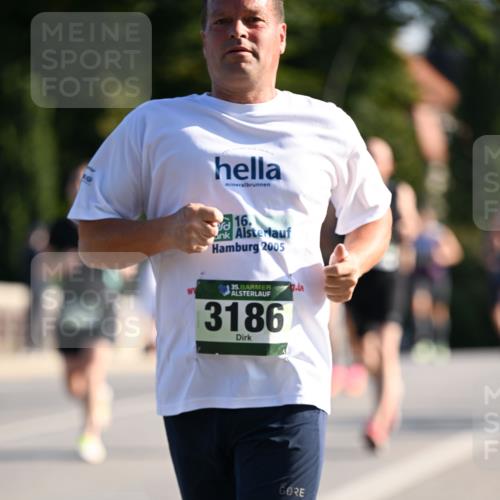 01.09.2024 - BARMER Alsterlauf Dr. Thomas Lammeyer http://msf.ph/oto/6895021 01.09.2024 09:31:58 Laufen 16, 2005, 35, 3186 meine-sportfotos.de