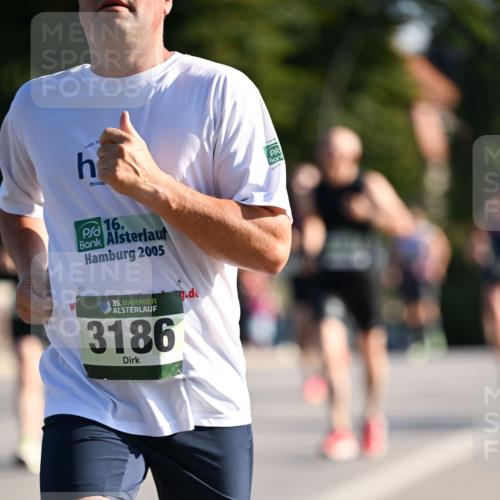 01.09.2024 - BARMER Alsterlauf Dr. Thomas Lammeyer http://msf.ph/oto/6895024 01.09.2024 09:31:58 Laufen 16, 2005, 35, 3186 meine-sportfotos.de
