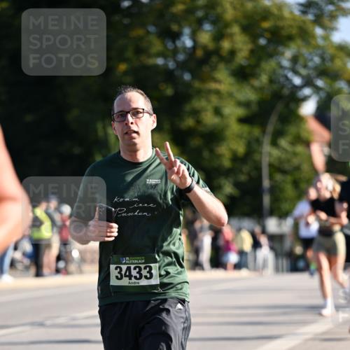 01.09.2024 - BARMER Alsterlauf Dr. Thomas Lammeyer http://msf.ph/oto/6895153 01.09.2024 09:32:21 Laufen 35, 35, 3433 meine-sportfotos.de