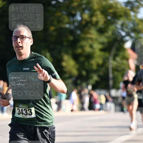 01.09.2024 - BARMER Alsterlauf Dr. Thomas Lammeyer http://msf.ph/oto/6895156 01.09.2024 09:32:21 Laufen 35, 135, 3433 meine-sportfotos.de