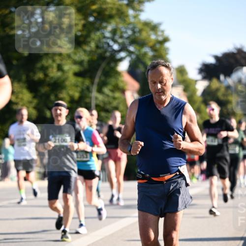 01.09.2024 - BARMER Alsterlauf Dr. Thomas Lammeyer http://msf.ph/oto/6895188 01.09.2024 09:32:25 Laufen 2100 meine-sportfotos.de