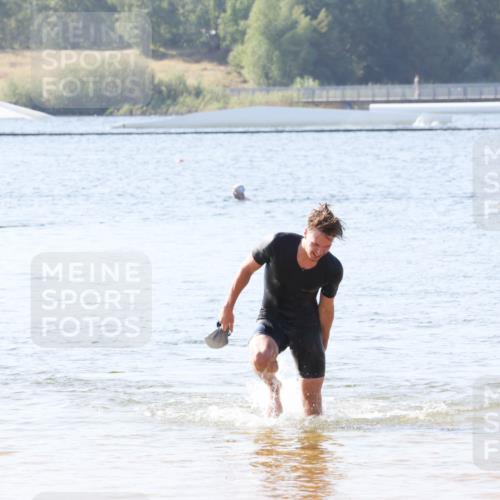 01.09.2024 - 17. Tribühne Triathlon Luisa Fischer http://msf.ph/oto/6895235 01.09.2024 11:02:26 Schwimmen 330, 402 meine-sportfotos.de
