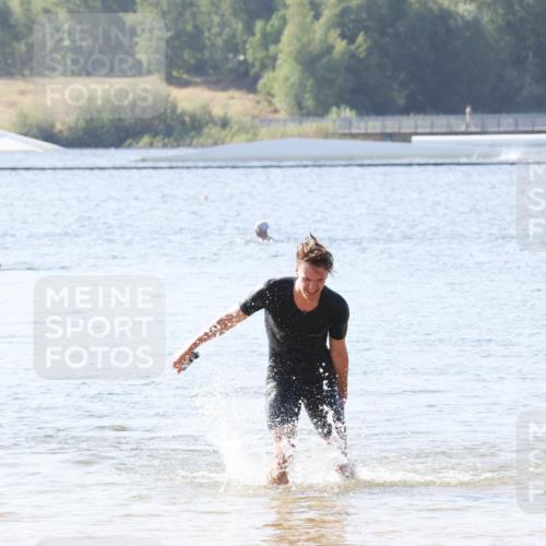 01.09.2024 - 17. Tribühne Triathlon Luisa Fischer http://msf.ph/oto/6895238 01.09.2024 11:02:26 Schwimmen 330, 402 meine-sportfotos.de