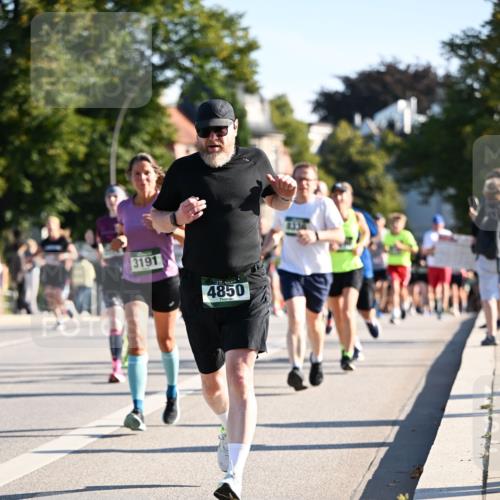 01.09.2024 - BARMER Alsterlauf Dr. Thomas Lammeyer http://msf.ph/oto/6895248 01.09.2024 09:32:31 Laufen 3191, 4850 meine-sportfotos.de