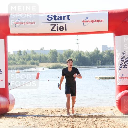 01.09.2024 - 17. Tribühne Triathlon Luisa Fischer http://msf.ph/oto/6895255 01.09.2024 11:02:34 Schwimmen 330 meine-sportfotos.de