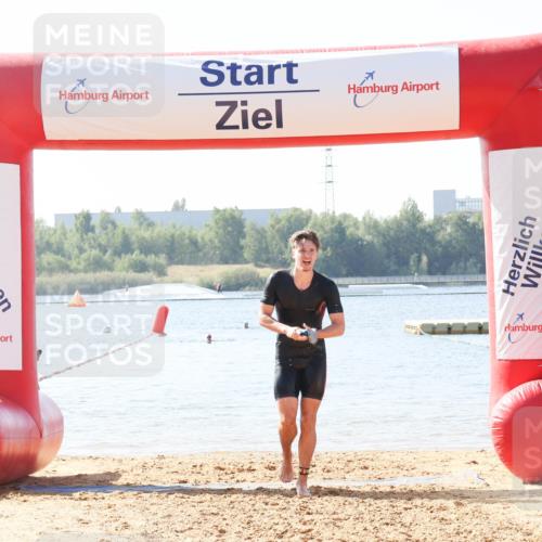 01.09.2024 - 17. Tribühne Triathlon Luisa Fischer http://msf.ph/oto/6895257 01.09.2024 11:02:34 Schwimmen 330 meine-sportfotos.de