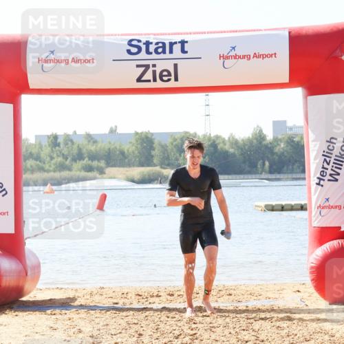 01.09.2024 - 17. Tribühne Triathlon Luisa Fischer http://msf.ph/oto/6895260 01.09.2024 11:02:35 Schwimmen 330 meine-sportfotos.de