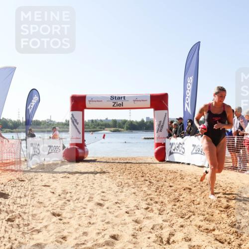 01.09.2024 - 17. Tribühne Triathlon Luisa Fischer http://msf.ph/oto/6895297 01.09.2024 11:03:43 Schwimmen 445 meine-sportfotos.de