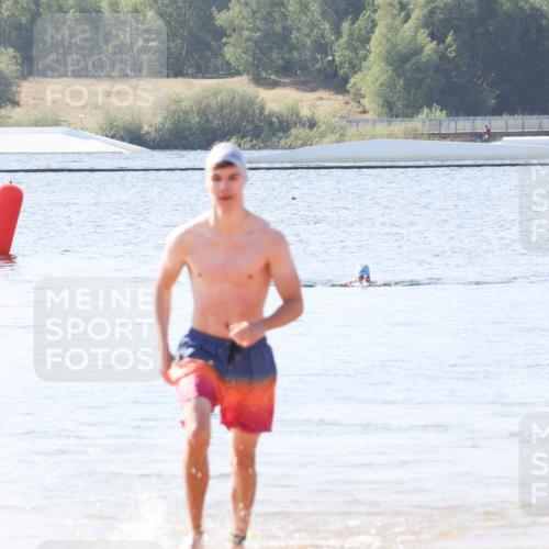 01.09.2024 - 17. Tribühne Triathlon Luisa Fischer http://msf.ph/oto/6895306 01.09.2024 11:04:16 Schwimmen 364 meine-sportfotos.de