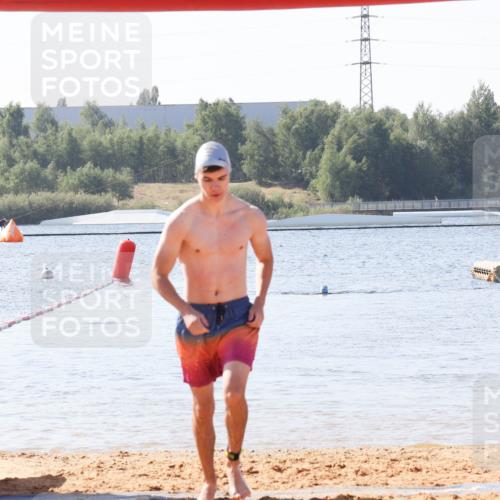 01.09.2024 - 17. Tribühne Triathlon Luisa Fischer http://msf.ph/oto/6895312 01.09.2024 11:04:19 Schwimmen 364 meine-sportfotos.de