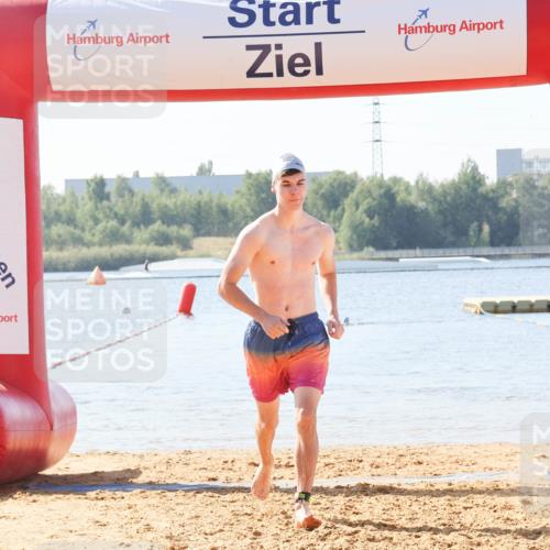 01.09.2024 - 17. Tribühne Triathlon Luisa Fischer http://msf.ph/oto/6895314 01.09.2024 11:04:20 Schwimmen 364 meine-sportfotos.de