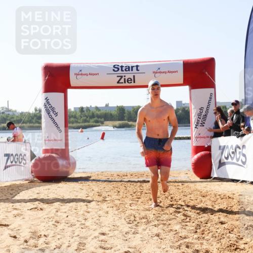 01.09.2024 - 17. Tribühne Triathlon Luisa Fischer http://msf.ph/oto/6895318 01.09.2024 11:04:21 Schwimmen 364 meine-sportfotos.de