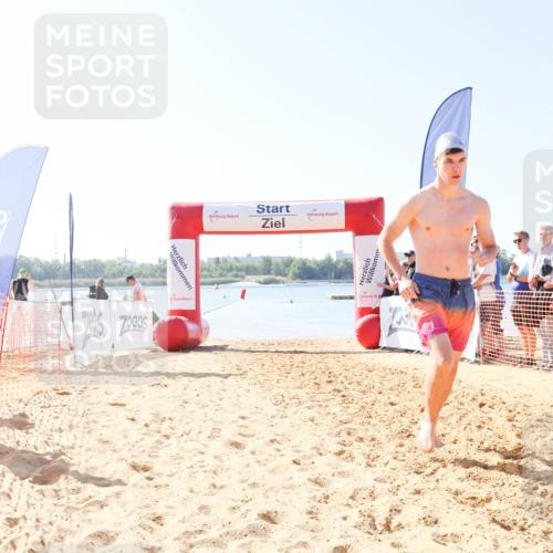 01.09.2024 - 17. Tribühne Triathlon Luisa Fischer http://msf.ph/oto/6895323 01.09.2024 11:04:22 Schwimmen 364 meine-sportfotos.de