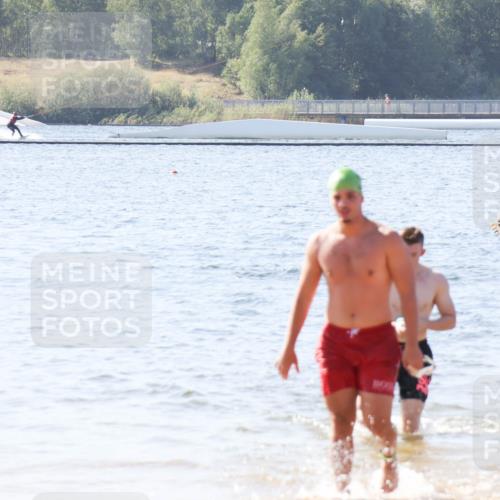 01.09.2024 - 17. Tribühne Triathlon Luisa Fischer http://msf.ph/oto/6895355 01.09.2024 11:06:19 Schwimmen 355, 369 meine-sportfotos.de