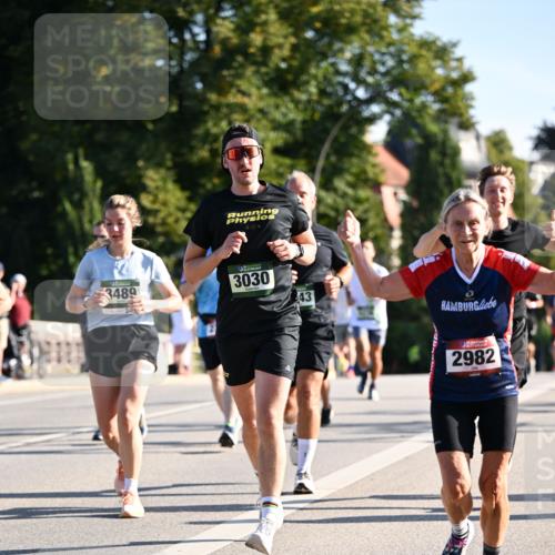 01.09.2024 - BARMER Alsterlauf Dr. Thomas Lammeyer http://msf.ph/oto/6895368 01.09.2024 09:32:44 Laufen 3489, 3030, 43, 2982 meine-sportfotos.de
