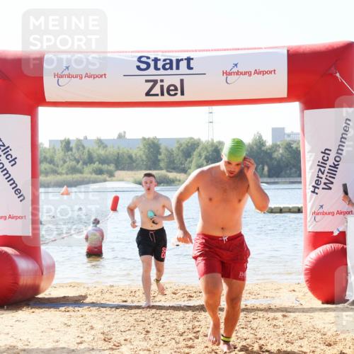 01.09.2024 - 17. Tribühne Triathlon Luisa Fischer http://msf.ph/oto/6895371 01.09.2024 11:06:25 Schwimmen 355, 369 meine-sportfotos.de