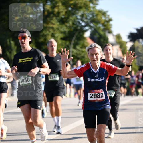 01.09.2024 - BARMER Alsterlauf Dr. Thomas Lammeyer http://msf.ph/oto/6895372 01.09.2024 09:32:45 Laufen 0, 3030, 5243, 35, 06, 2982 meine-sportfotos.de