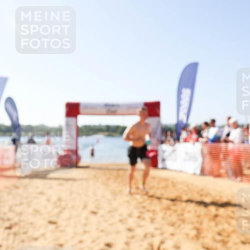 01.09.2024 - 17. Tribühne Triathlon Luisa Fischer http://msf.ph/oto/6895386 01.09.2024 11:06:28 Schwimmen 355, 369 meine-sportfotos.de