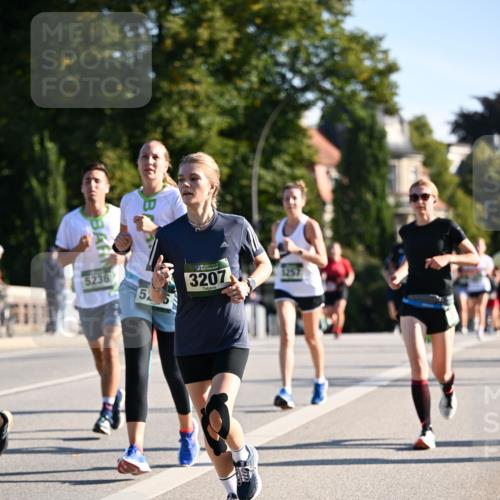 01.09.2024 - BARMER Alsterlauf Dr. Thomas Lammeyer http://msf.ph/oto/6895399 01.09.2024 09:32:47 Laufen 5236, 5, 3207, 3257 meine-sportfotos.de