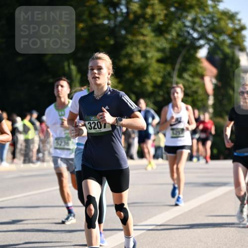 01.09.2024 - BARMER Alsterlauf Dr. Thomas Lammeyer http://msf.ph/oto/6895403 01.09.2024 09:32:48 Laufen 5236, 3207 meine-sportfotos.de
