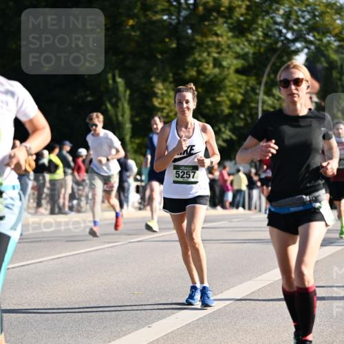 01.09.2024 - BARMER Alsterlauf Dr. Thomas Lammeyer http://msf.ph/oto/6895415 01.09.2024 09:32:49 Laufen 5257 meine-sportfotos.de