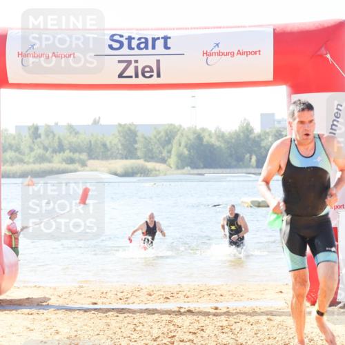 01.09.2024 - 17. Tribühne Triathlon Luisa Fischer http://msf.ph/oto/6895546 01.09.2024 11:15:28 Schwimmen 454, 489, 504, 511, 551 meine-sportfotos.de