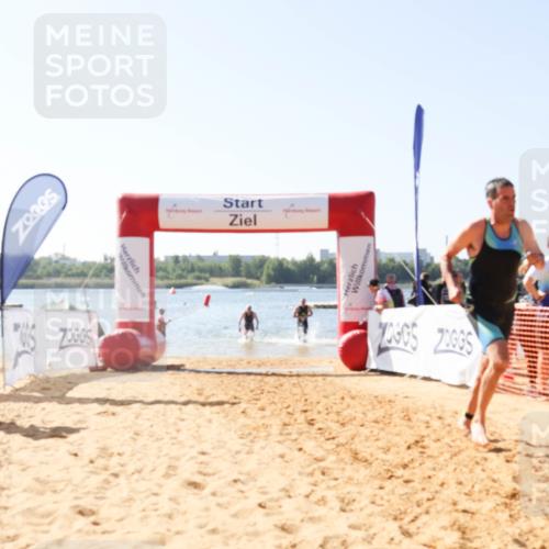 01.09.2024 - 17. Tribühne Triathlon Luisa Fischer http://msf.ph/oto/6895553 01.09.2024 11:15:29 Schwimmen 489, 504, 511, 551 meine-sportfotos.de