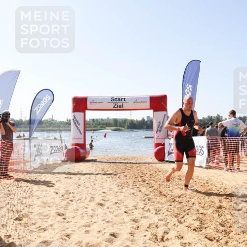 01.09.2024 - 17. Tribühne Triathlon Luisa Fischer http://msf.ph/oto/6895579 01.09.2024 11:15:39 Schwimmen 489, 511 meine-sportfotos.de