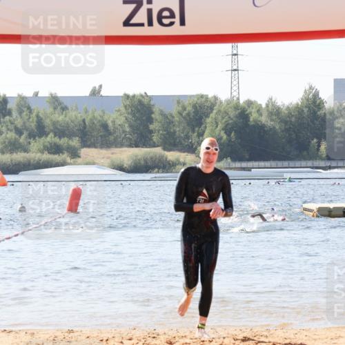 01.09.2024 - 17. Tribühne Triathlon Luisa Fischer http://msf.ph/oto/6895587 01.09.2024 11:16:20 Schwimmen 475 meine-sportfotos.de