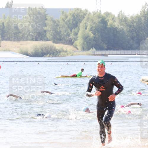 01.09.2024 - 17. Tribühne Triathlon Luisa Fischer http://msf.ph/oto/6895605 01.09.2024 11:16:53 Schwimmen 465, 486 meine-sportfotos.de