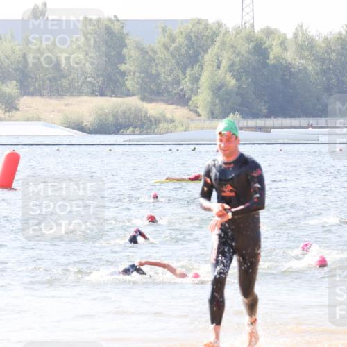 01.09.2024 - 17. Tribühne Triathlon Luisa Fischer http://msf.ph/oto/6895607 01.09.2024 11:16:54 Schwimmen 465, 486 meine-sportfotos.de