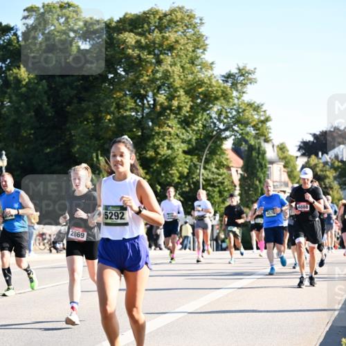 01.09.2024 - BARMER Alsterlauf Dr. Thomas Lammeyer http://msf.ph/oto/6895878 01.09.2024 09:33:39 Laufen 2869, 5292, 4576, 4888 meine-sportfotos.de