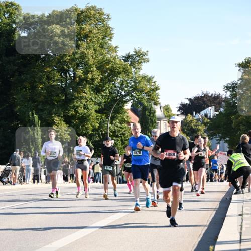 01.09.2024 - BARMER Alsterlauf Dr. Thomas Lammeyer http://msf.ph/oto/6895893 01.09.2024 09:33:40 Laufen 1384, 5126, 4479, 4578, 4888, 4571 meine-sportfotos.de