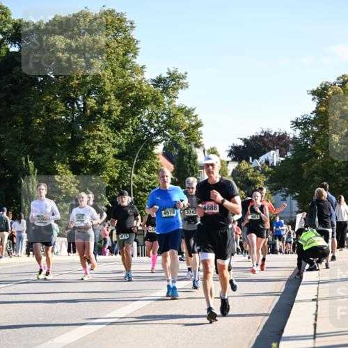 01.09.2024 - BARMER Alsterlauf Dr. Thomas Lammeyer http://msf.ph/oto/6895897 01.09.2024 09:33:41 Laufen 3803, 4384, 12, 4479, 4578, 3743, 4888, 4971 meine-sportfotos.de