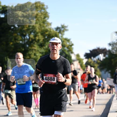 01.09.2024 - BARMER Alsterlauf Dr. Thomas Lammeyer http://msf.ph/oto/6895913 01.09.2024 09:33:43 Laufen 4578, 35, 4888 meine-sportfotos.de