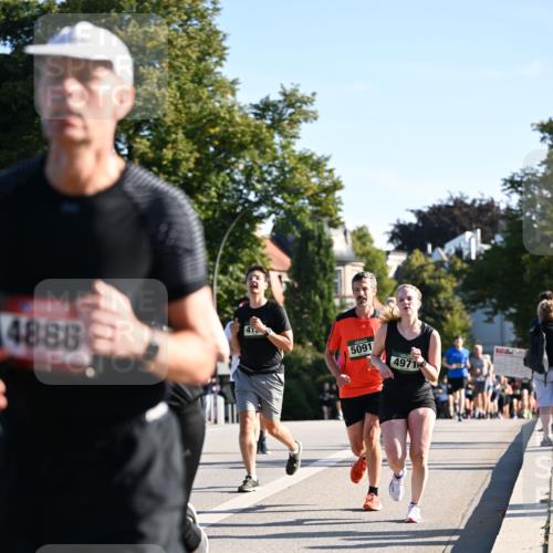 01.09.2024 - BARMER Alsterlauf Dr. Thomas Lammeyer http://msf.ph/oto/6895920 01.09.2024 09:33:43 Laufen 4888, 5091, 4971 meine-sportfotos.de