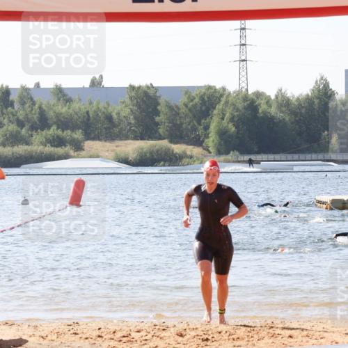 01.09.2024 - 17. Tribühne Triathlon Luisa Fischer http://msf.ph/oto/6895925 01.09.2024 11:18:59 Schwimmen 457, 481 meine-sportfotos.de