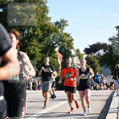 01.09.2024 - BARMER Alsterlauf Dr. Thomas Lammeyer http://msf.ph/oto/6895926 01.09.2024 09:33:44 Laufen 4135, 5091, 4971 meine-sportfotos.de