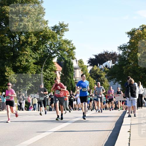 01.09.2024 - BARMER Alsterlauf Dr. Thomas Lammeyer http://msf.ph/oto/6895978 01.09.2024 09:33:50 Laufen 5000, 3342, 5241, 2249 meine-sportfotos.de