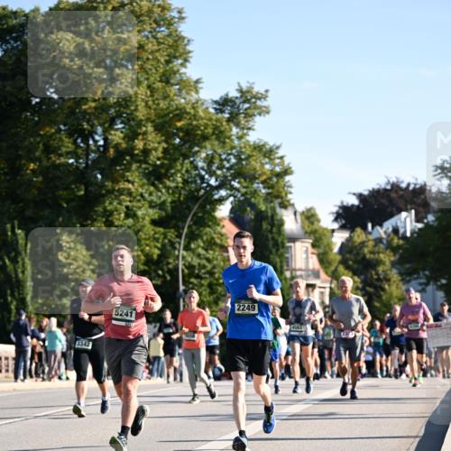 01.09.2024 - BARMER Alsterlauf Dr. Thomas Lammeyer http://msf.ph/oto/6895996 01.09.2024 09:33:52 Laufen 3342, 5241, 5241, 4656, 2249, 4563 meine-sportfotos.de