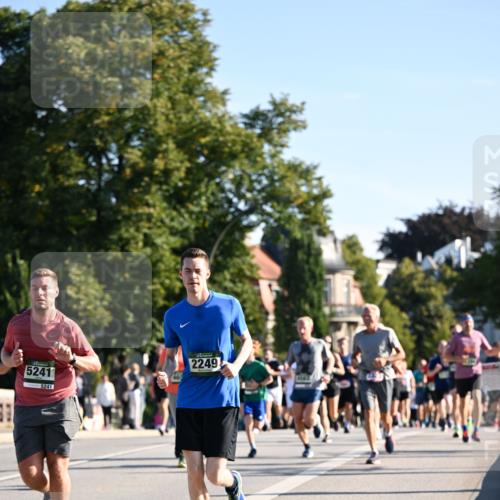 01.09.2024 - BARMER Alsterlauf Dr. Thomas Lammeyer http://msf.ph/oto/6896006 01.09.2024 09:33:53 Laufen 5241, 5241, 2249 meine-sportfotos.de