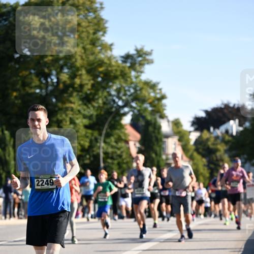 01.09.2024 - BARMER Alsterlauf Dr. Thomas Lammeyer http://msf.ph/oto/6896013 01.09.2024 09:33:53 Laufen 2249 meine-sportfotos.de