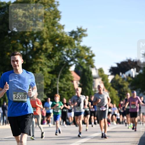 01.09.2024 - BARMER Alsterlauf Dr. Thomas Lammeyer http://msf.ph/oto/6896015 01.09.2024 09:33:53 Laufen 2249 meine-sportfotos.de