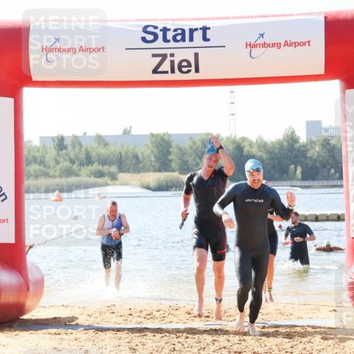 01.09.2024 - 17. Tribühne Triathlon Luisa Fischer http://msf.ph/oto/6896071 01.09.2024 11:20:02 Schwimmen 490, 519, 555, 559, 561 meine-sportfotos.de