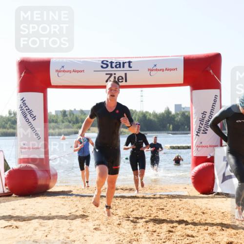 01.09.2024 - 17. Tribühne Triathlon Luisa Fischer http://msf.ph/oto/6896080 01.09.2024 11:20:04 Schwimmen 490, 519, 555, 559, 561 meine-sportfotos.de